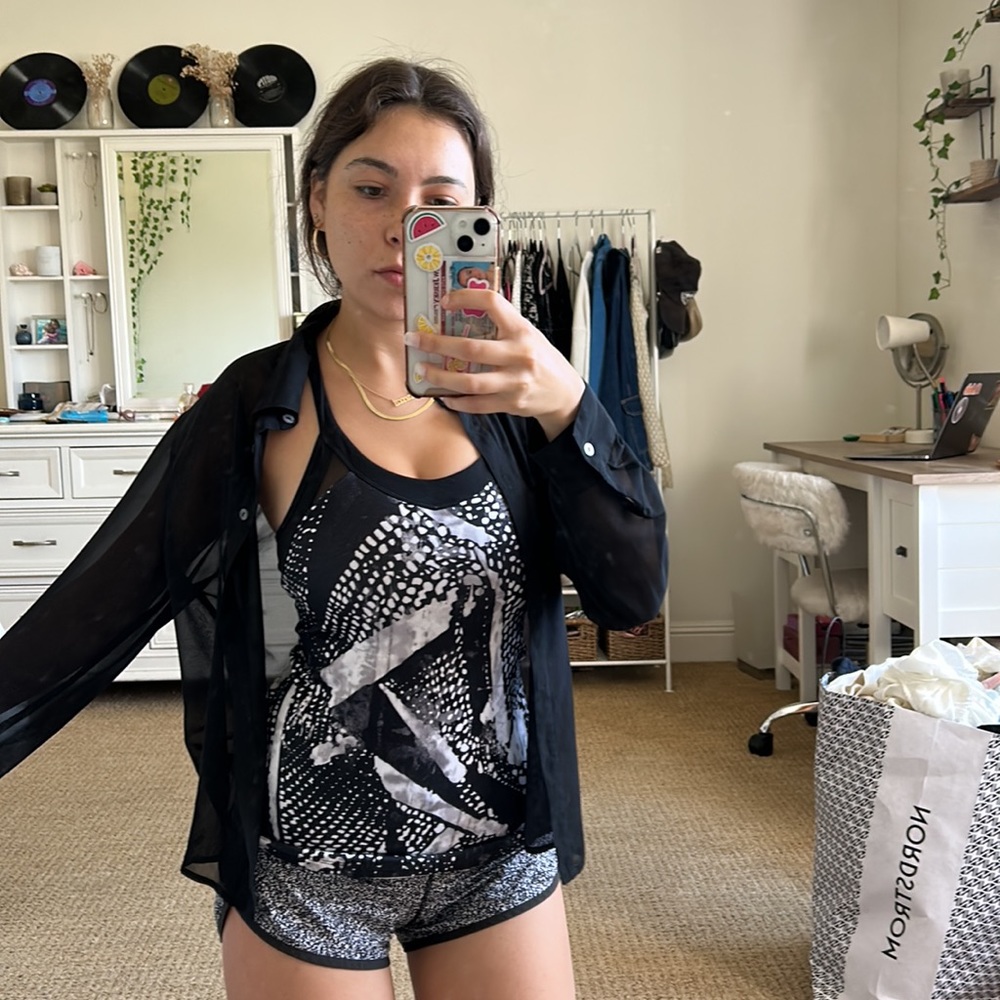 black button top - Picture 3 of 3